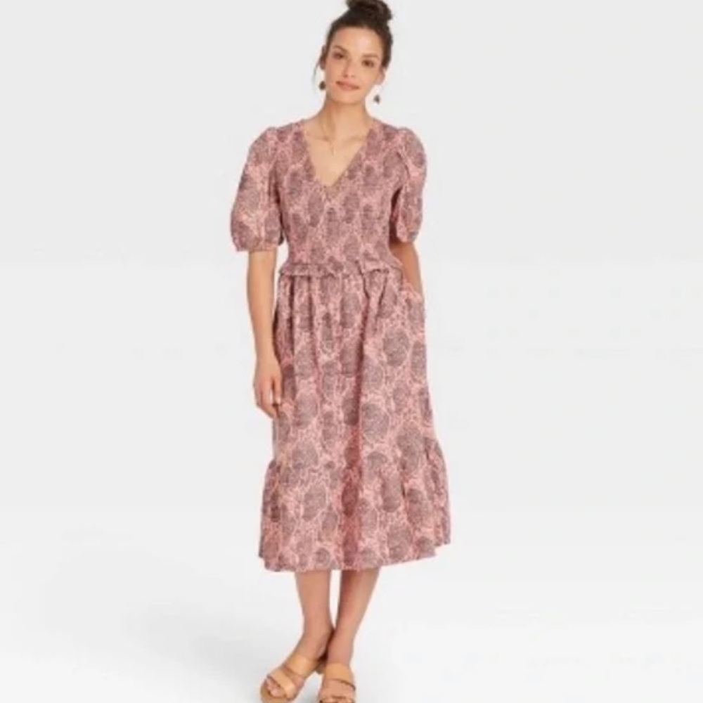 Universal Thread™ Puff Short Sleeve Smocked Dress in Pink Floral Leaf Size M